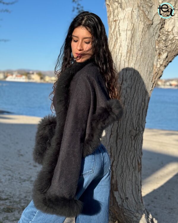 Fluffy Shawl - Image 2